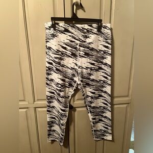 ZYIA Active WhiteBlack Radical Light’n’Tight Hi-Rise leggings 7/8